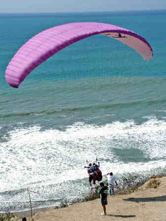 Freiflug an den Stränden von Manabí Foto: Tourismuskammer Manabí