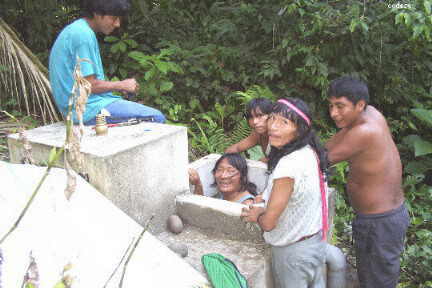 Mantenimiento del sistema de agua potable Sharamentsa Foto