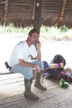 Peter esperando el vuelo