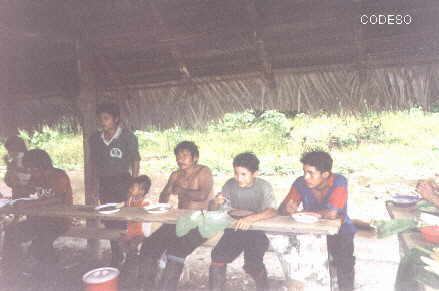 Comida comunal después de la minga para el sistema solar