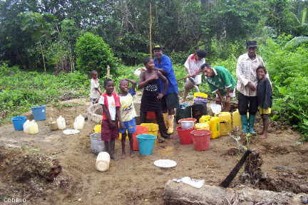 Colección de agua en canecas Pampanal San Lorenzo Esmeraldas